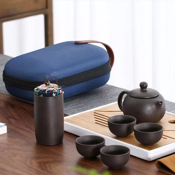 Khám Phá Vẻ Đẹp và Ý Nghĩa của Gốm Sứ Bát Tràng: Một Di Sản Văn Hóa Việt Nam