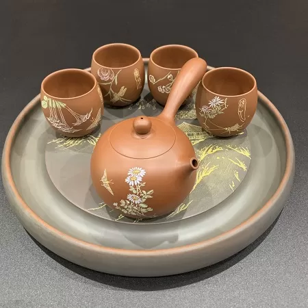 Ấm Tử Sa: Sự Kết Hợp Hoàn Hảo giữa Nghệ Thuật và Trải Nghiệm Uống Trà