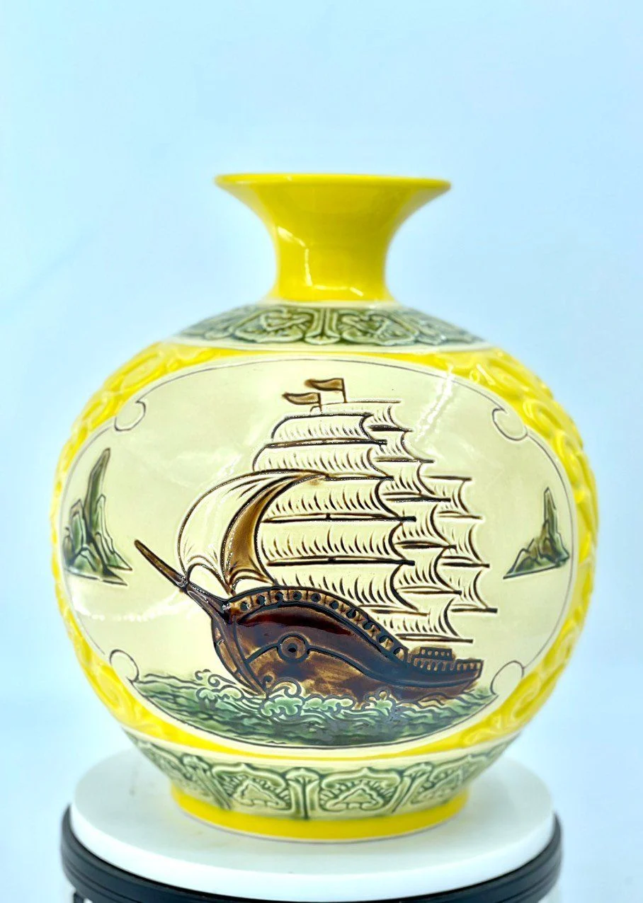 Bình Hút Lộc Bát Tràng Hoạ Tiết Thuận Buồm Xuôi Gió - Hoa Sen H30 Cao Cấp