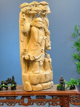 Đạt Ma Đứng Gốc Tùng - Biểu Tượng Phong Thủy Mang Lại May Mắn và Thịnh Vượng